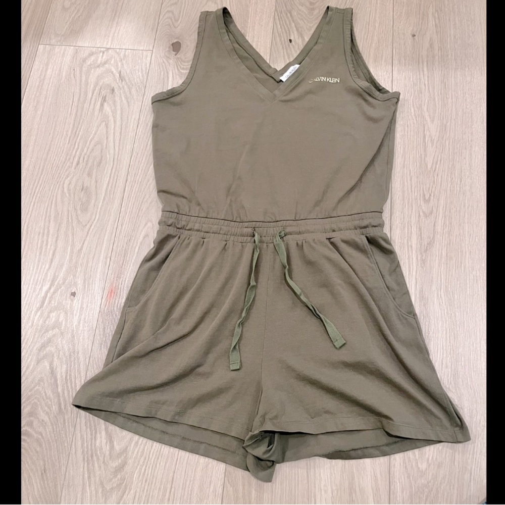 Calvin Klein size M jumper